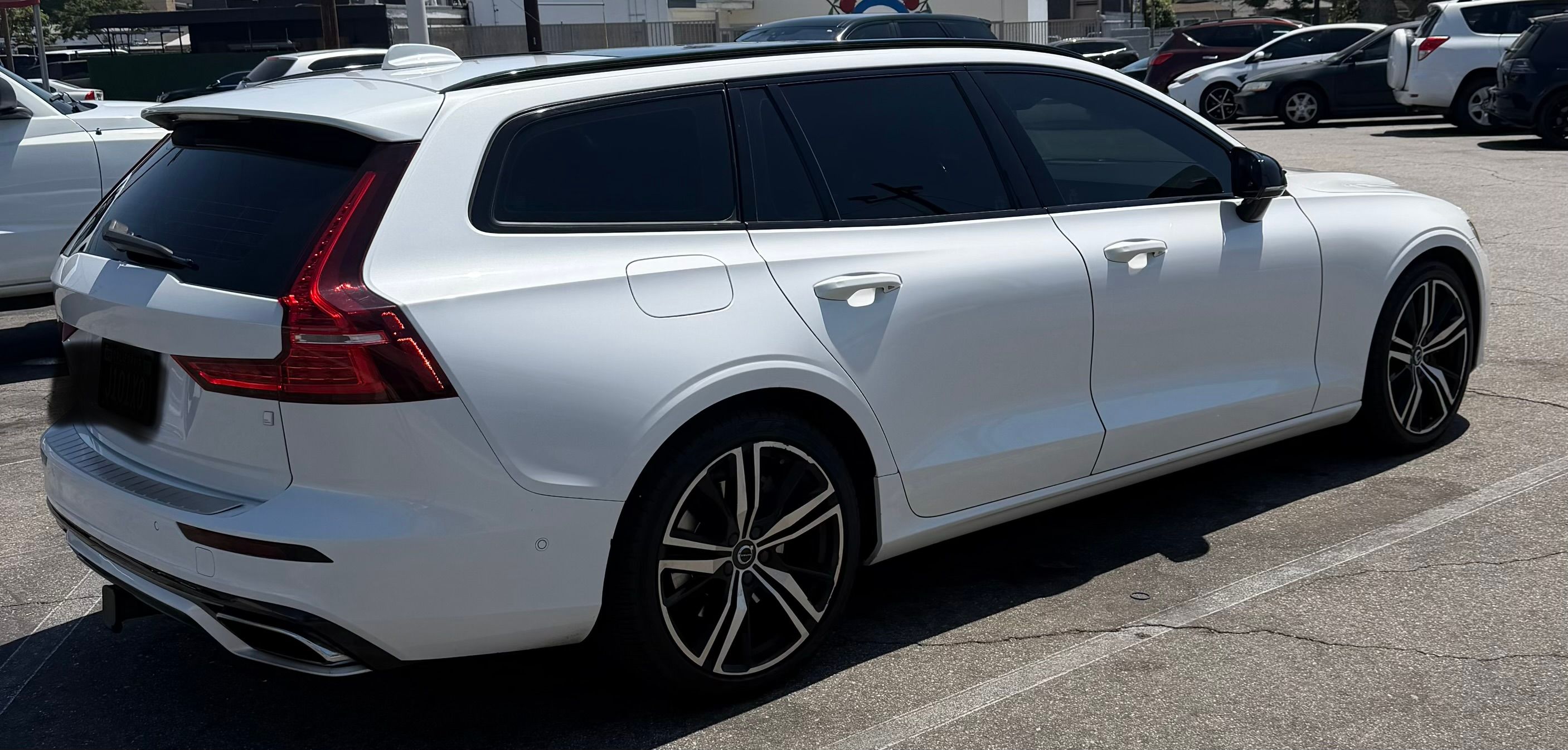 Used 2021 Volvo V60 T6 R-Design w/ Advanced Package FWD image 4