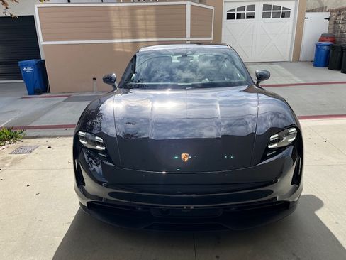 Used 2022 Porsche Taycan image 4