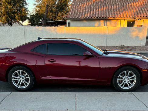 Used 2010 Chevrolet Camaro LT w/ White Stripe Package RWD image 2