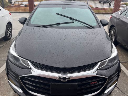 Used 2019 Chevrolet Cruze LT w/ Convenience Package FWD image 1