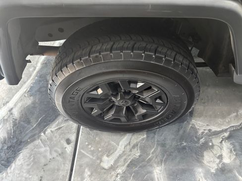 Used 2008 Toyota FJ Cruiser 4WD image 13
