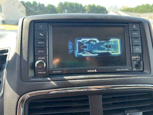 Used 2016 Dodge Grand Caravan SXT w/ Rear Park Assist Package image 13