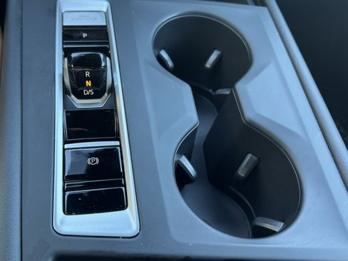 Used 2024 Volkswagen Atlas Cross Sport SE image 10