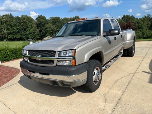 Used 2004 Chevrolet Silverado 3500 4x4 Crew Cab w/ Skid Plate Package image 2