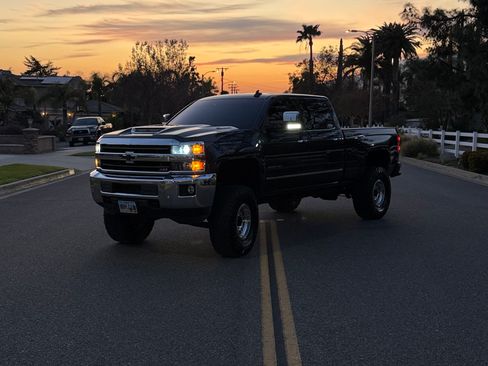 Used 2019 Chevrolet Silverado 2500 LTZ w/ Duramax Plus Package image 5