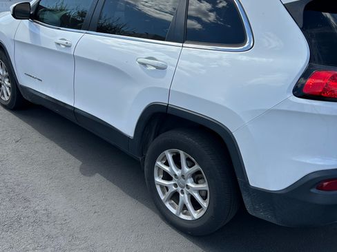 Used 2018 Jeep Cherokee Latitude FWD image 8