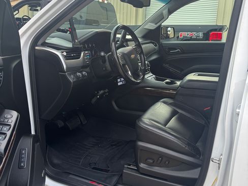 Used 2018 Chevrolet Suburban LT w/ Luxury Package image 8