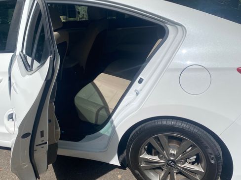 Used 2018 Hyundai Elantra SEL FWD image 12