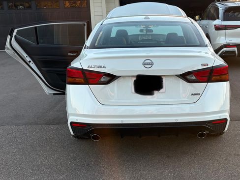 Used 2025 Nissan Altima 2.5 SR w/ SR Premium Package image 16