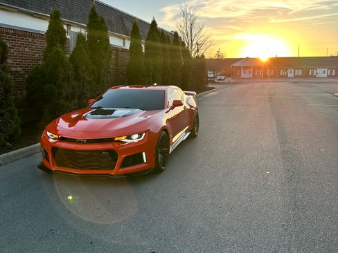 Used 2019 Chevrolet Camaro ZL1 image 2