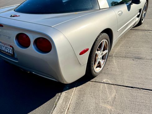 Used 2004 Chevrolet Corvette Coupe w/ Preferred Equipment Group image 4