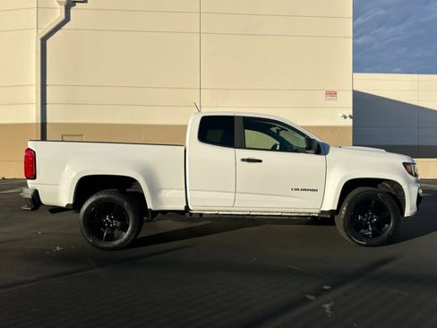 Used 2021 Chevrolet Colorado W/T RWD image 2