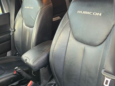 Used 2015 Jeep Wrangler Unlimited Rubicon image 23