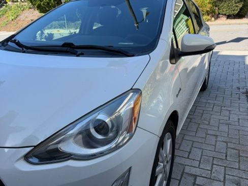 Used 2015 Toyota Prius C Three FWD image 5