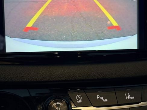 Used 2026 Chrysler Pacifica Select image 18