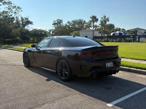 Used 2019 Dodge Charger Scat Pack w/ Technology Group RWD image 5