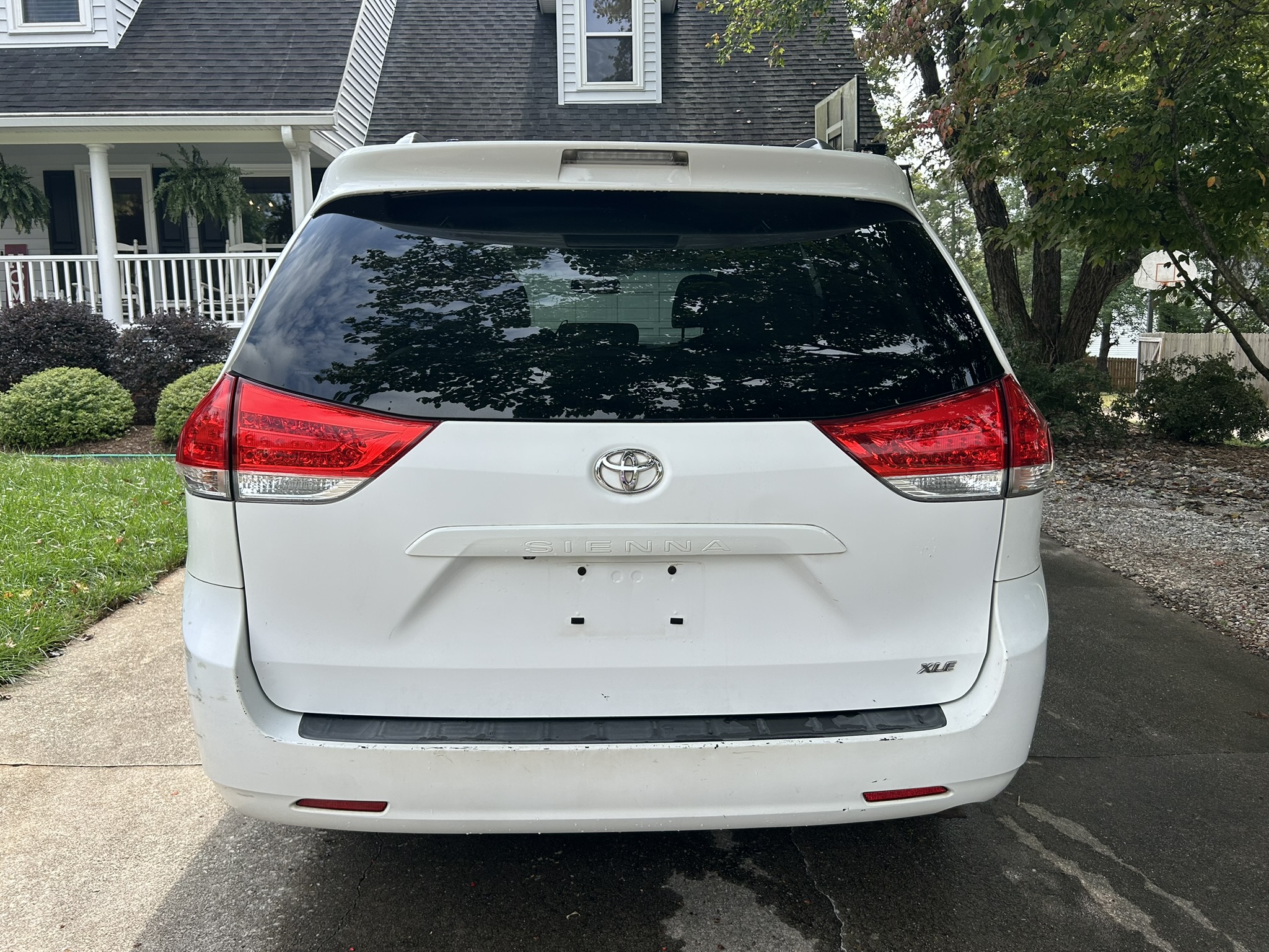 Used 2011 Toyota Sienna XLE FWD image 5