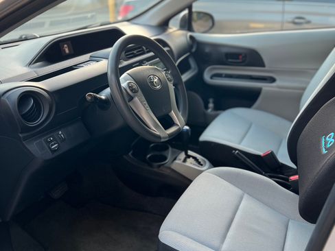Used 2014 Toyota Prius C One image 8