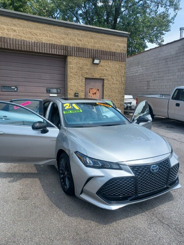 Used 2021 Toyota Avalon XSE w/ Carpet Mat Package (TMS) FWD image 2