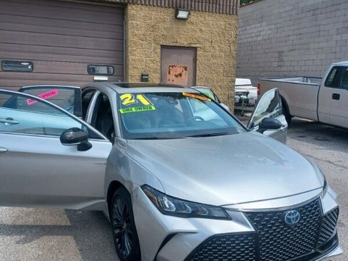 Used 2021 Toyota Avalon XSE w/ Carpet Mat Package (TMS) FWD image 2