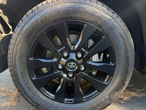 Used 2019 Toyota Sequoia Limited w/ Safety & Convenience Package AWD/4WD image 17