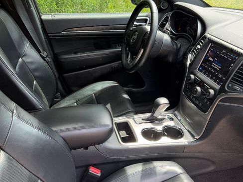 Used 2018 Jeep Grand Cherokee Limited w/ Luxury Group II RWD image 19