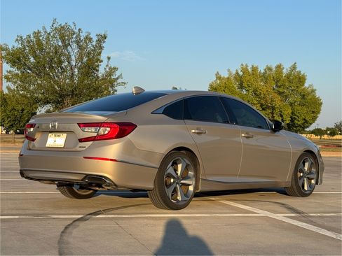 Used 2018 Honda Accord Touring image 6