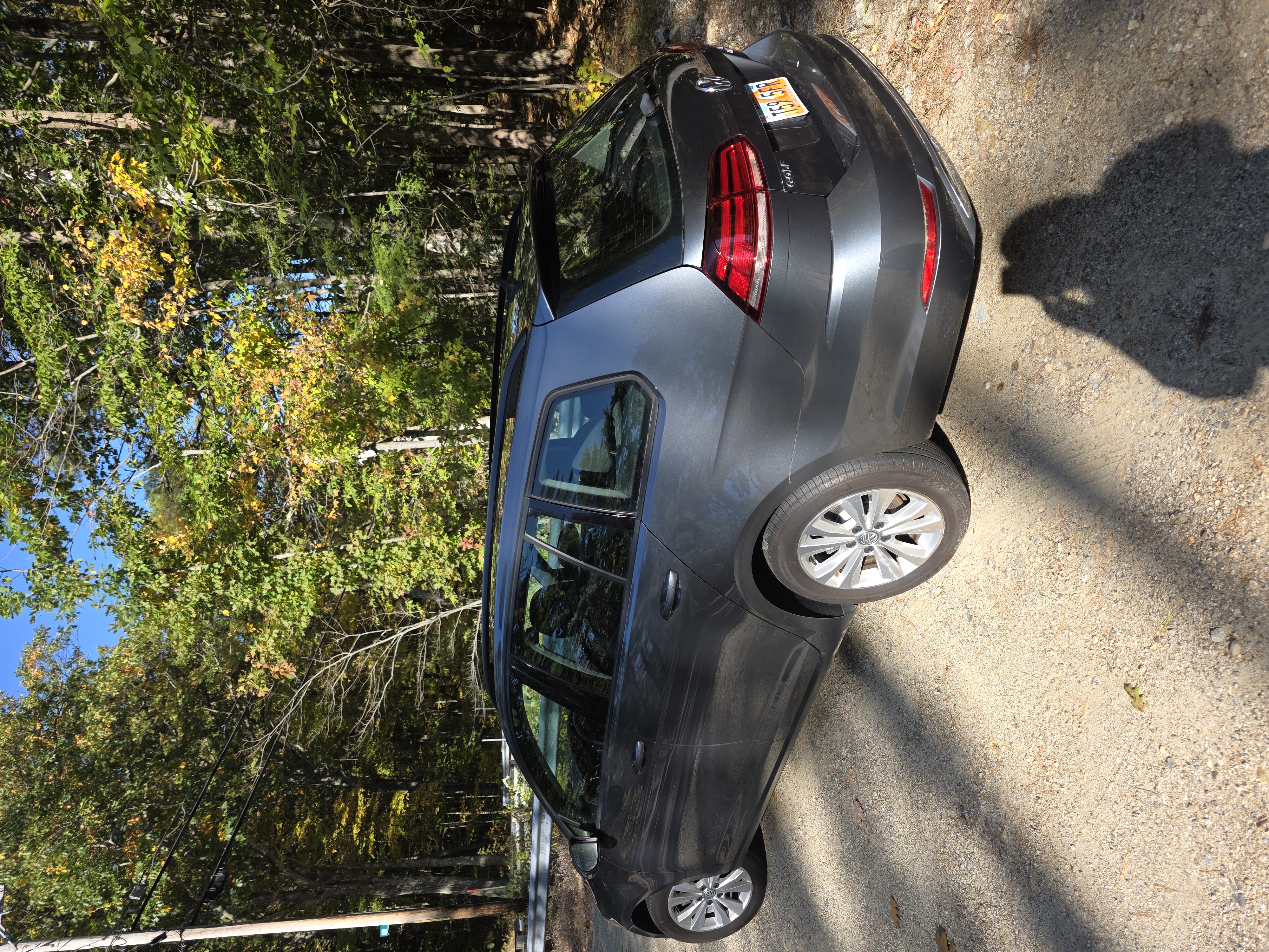 Used 2018 Volkswagen Golf S AWD/4WD image 2