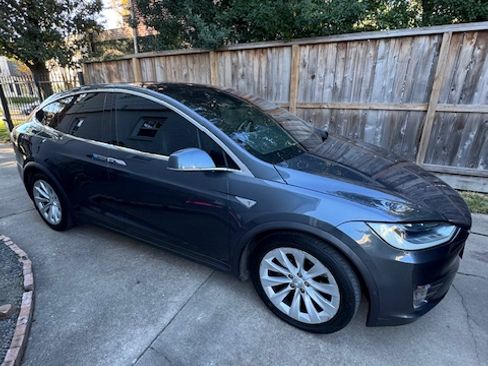 Used 2016 Tesla Model X P100D image 2