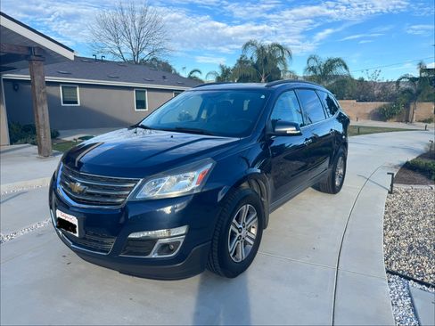 Used 2016 Chevrolet Traverse LT image 1