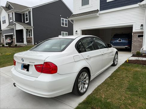 Used 2011 BMW 328i xDrive Sedan image 4