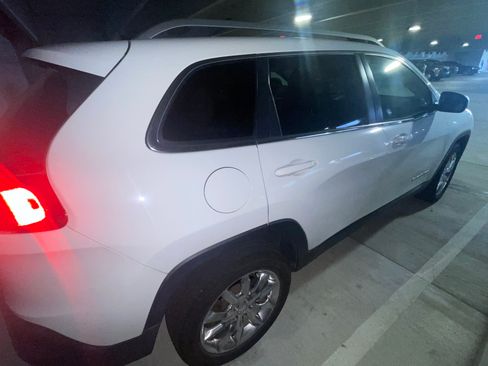 Used 2015 Jeep Cherokee Limited w/ Luxury Group FWD image 9