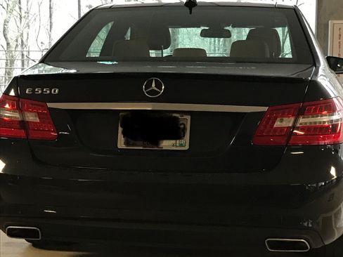 Used 2011 Mercedes-Benz E 550 Sedan image 2