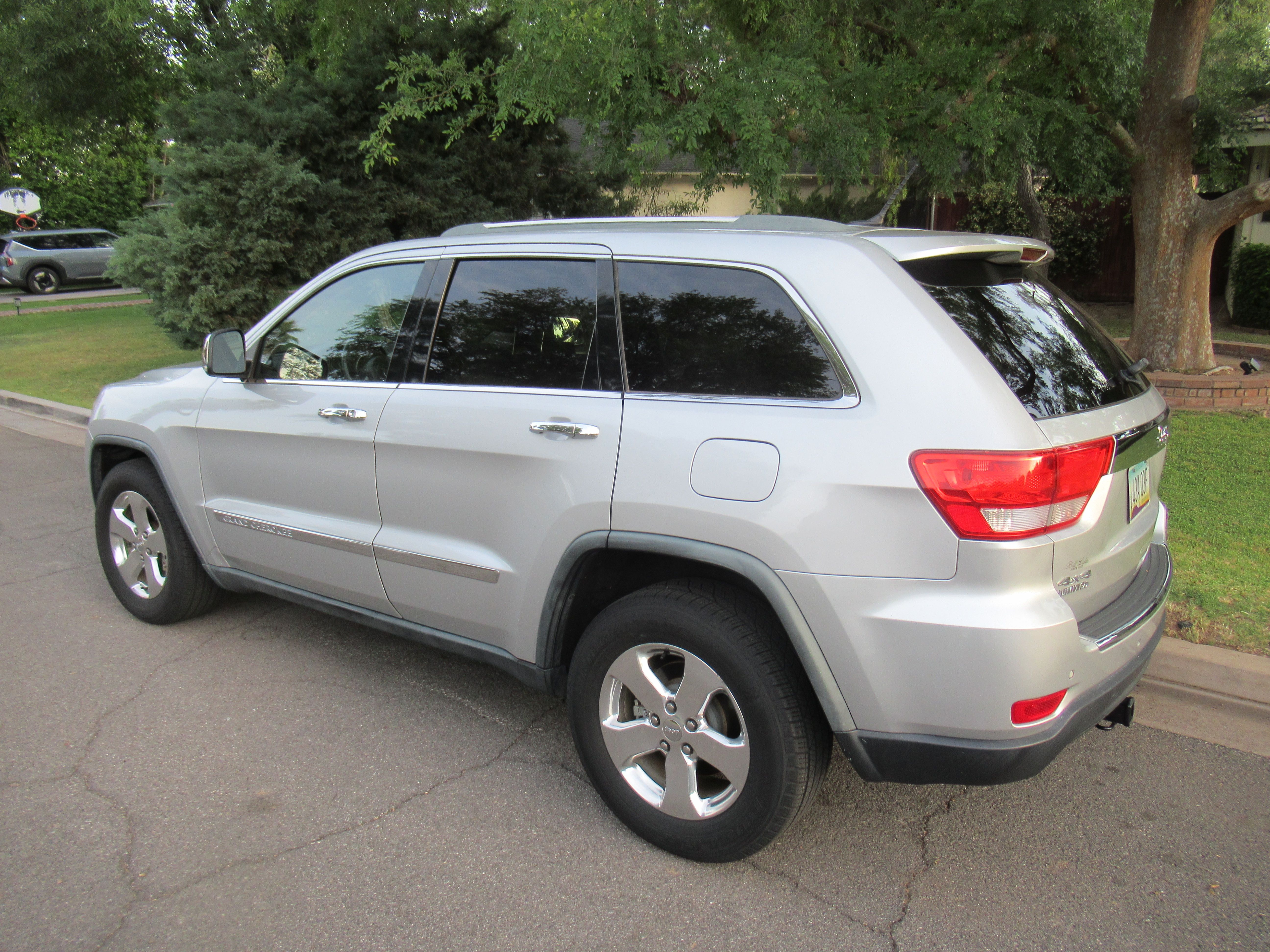 Used 2011 Jeep Grand Cherokee Limited AWD/4WD image 8