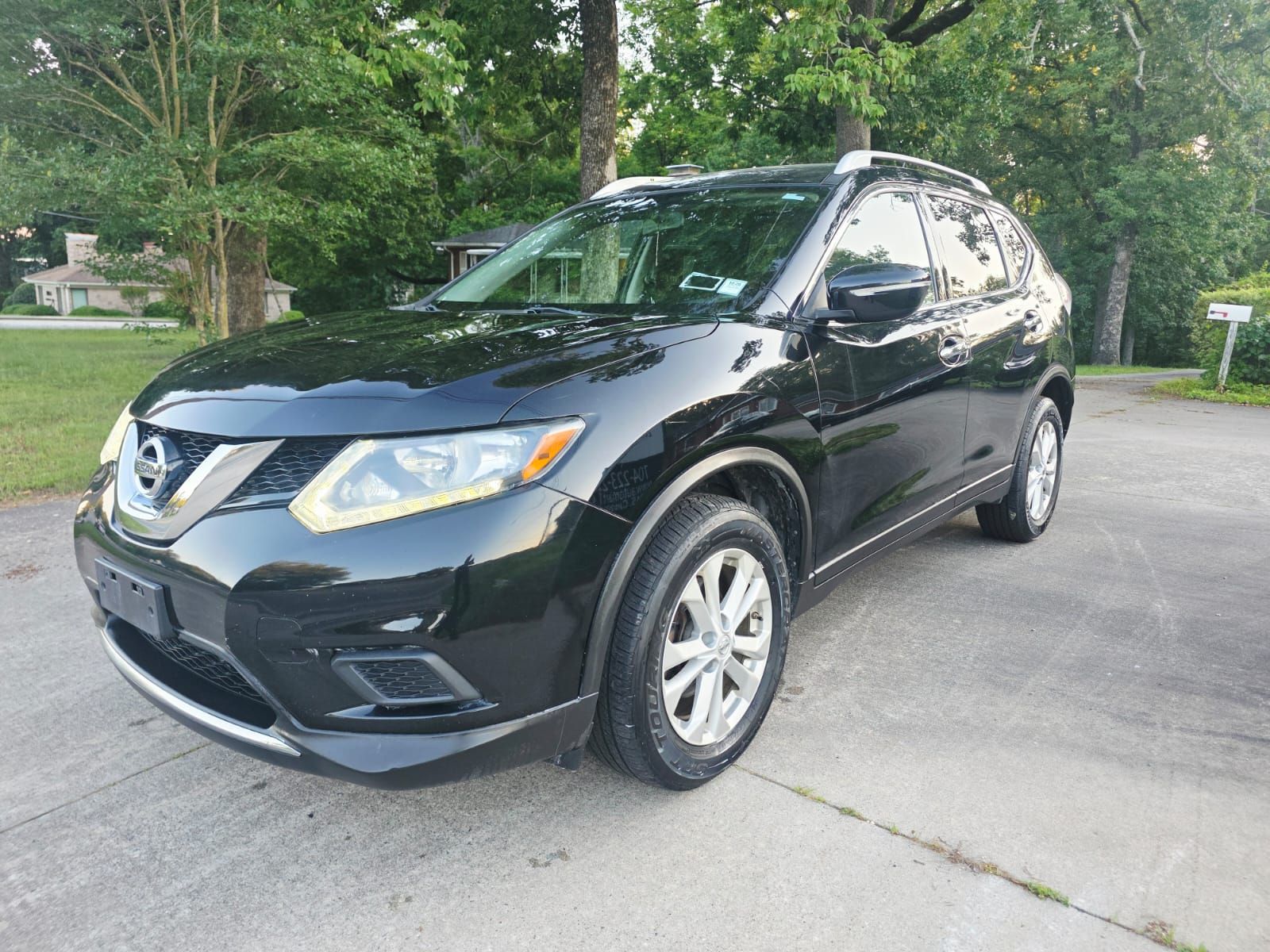 Used 2015 Nissan Rogue SV AWD/4WD image 4