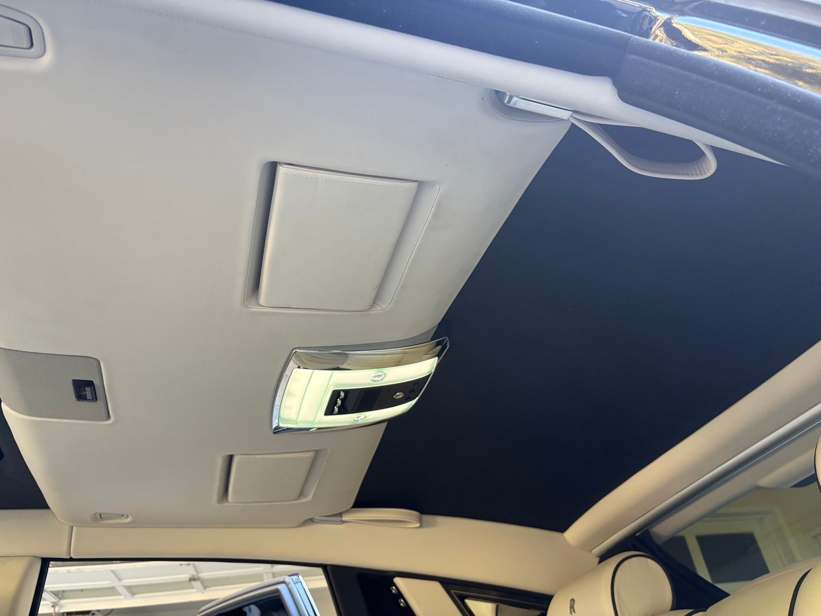 Used 2015 Rolls-Royce Phantom Sedan RWD image 21
