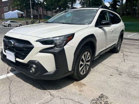 Used 2023 Subaru Outback Premium AWD/4WD image 8