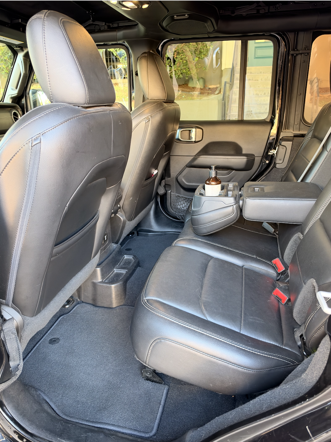 Used 2019 Jeep Wrangler Unlimited Sahara AWD/4WD image 14