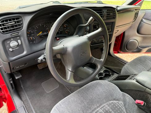 Used 1999 Chevrolet Blazer 2WD 2-Door image 8