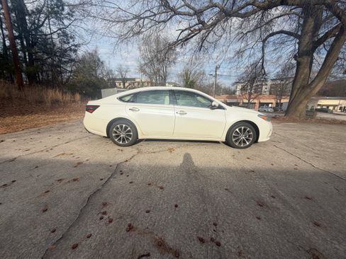 Used 2017 Toyota Avalon XLE Premium image 6