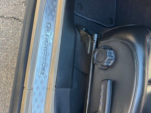 Used 2020 Jeep Gladiator Rubicon image 17