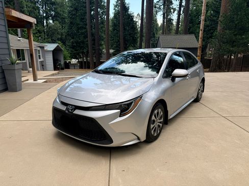 Used 2022 Toyota Corolla LE FWD image 16