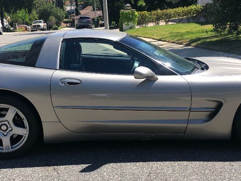 Used 1998 Chevrolet Corvette Coupe image 4