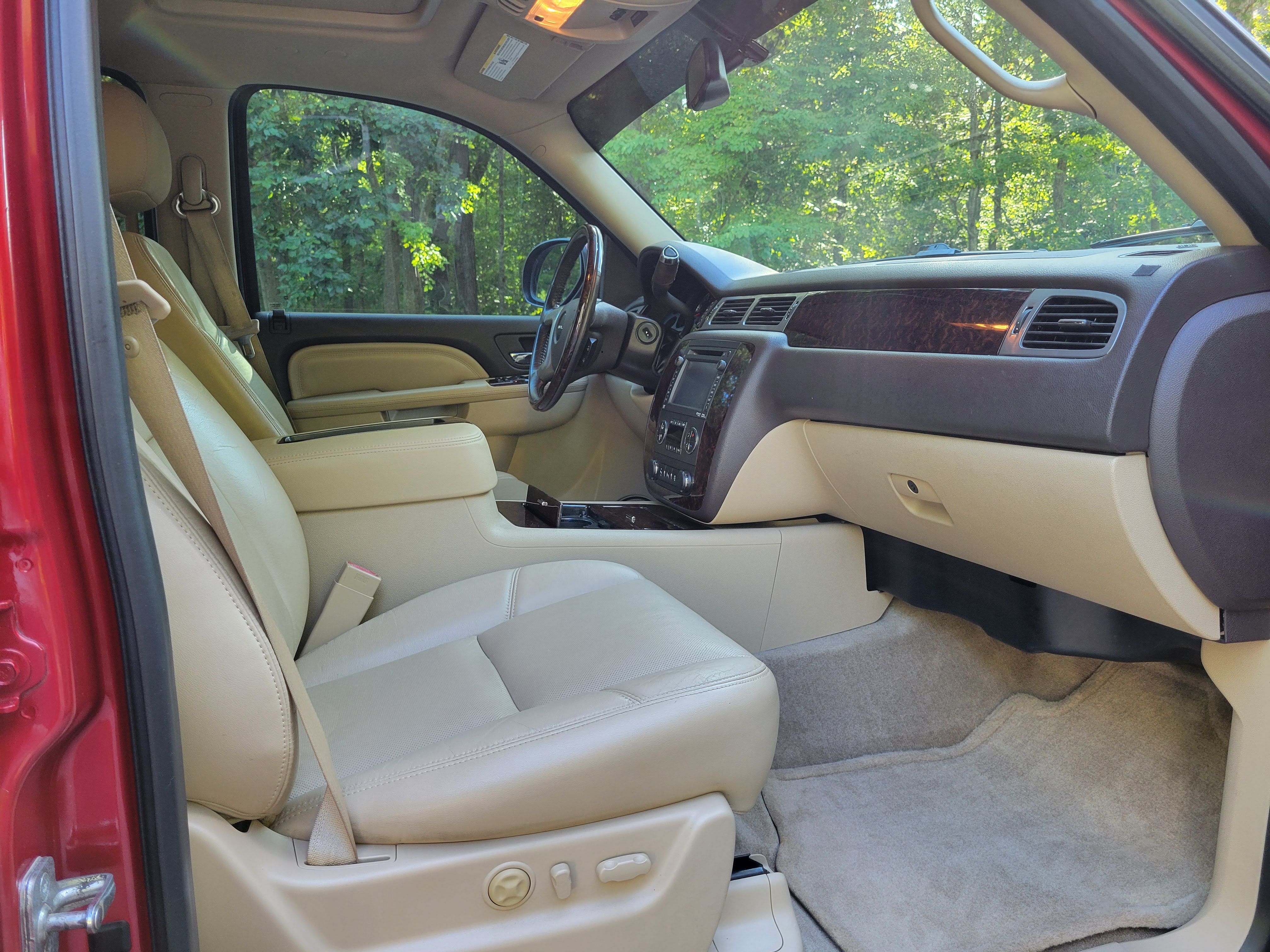 Used 2012 GMC Yukon XL Denali RWD image 20