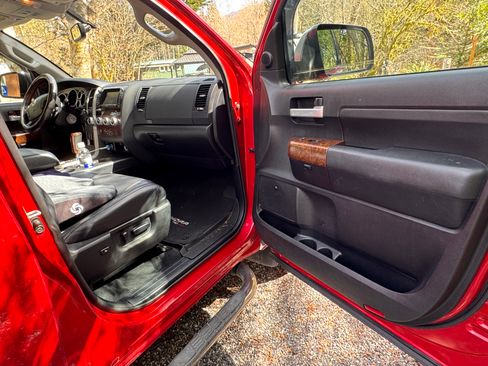 Used 2013 Toyota Tundra Platinum image 9