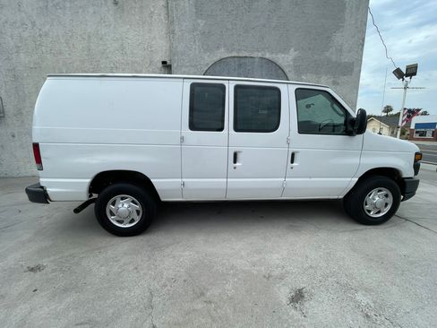 Used 2010 Ford E-250 and Econoline 250 RWD image 11