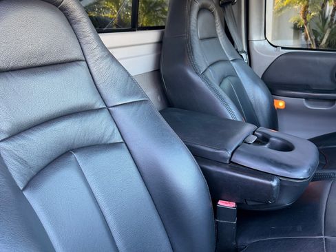 Used 2001 Ford F150 Lightning image 4