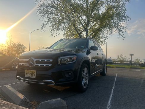 Used 2022 Mercedes-Benz GLB 250 4MATIC image 4