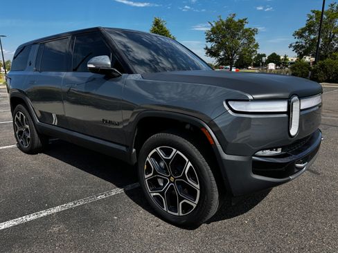 Used 2024 Rivian R1S Adventure AWD/4WD image 9