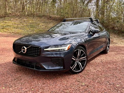 Used 2022 Volvo S60 T8 R-Design image 1